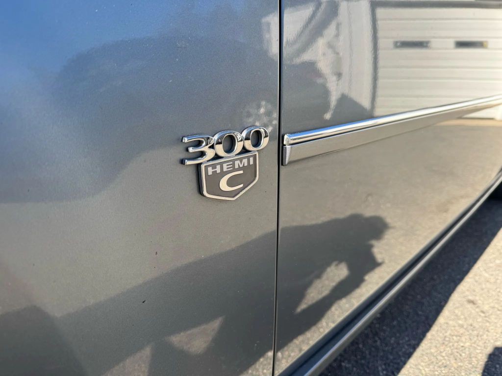 2007 Chrysler 300 Image 6