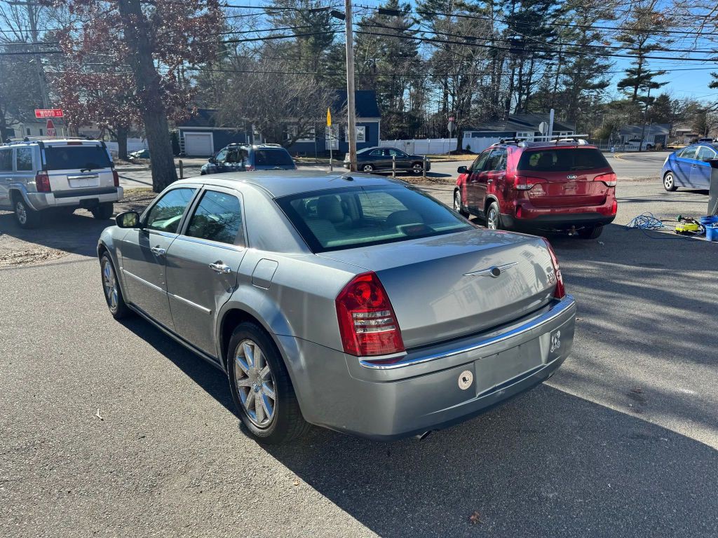 2007 Chrysler 300 Image 7