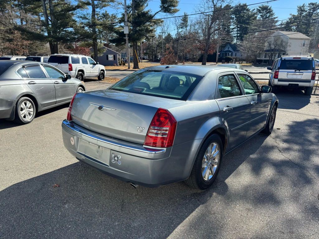 2007 Chrysler 300 Image 8