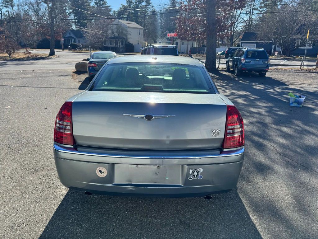 2007 Chrysler 300 Image 9