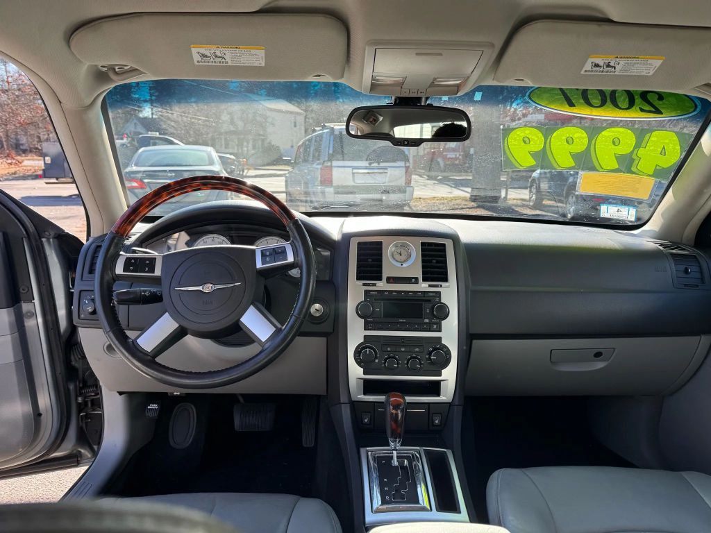 2007 Chrysler 300 Image 11