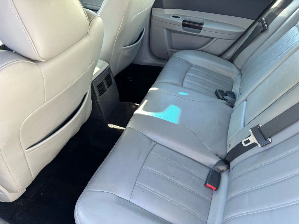 2007 Chrysler 300 Image 13