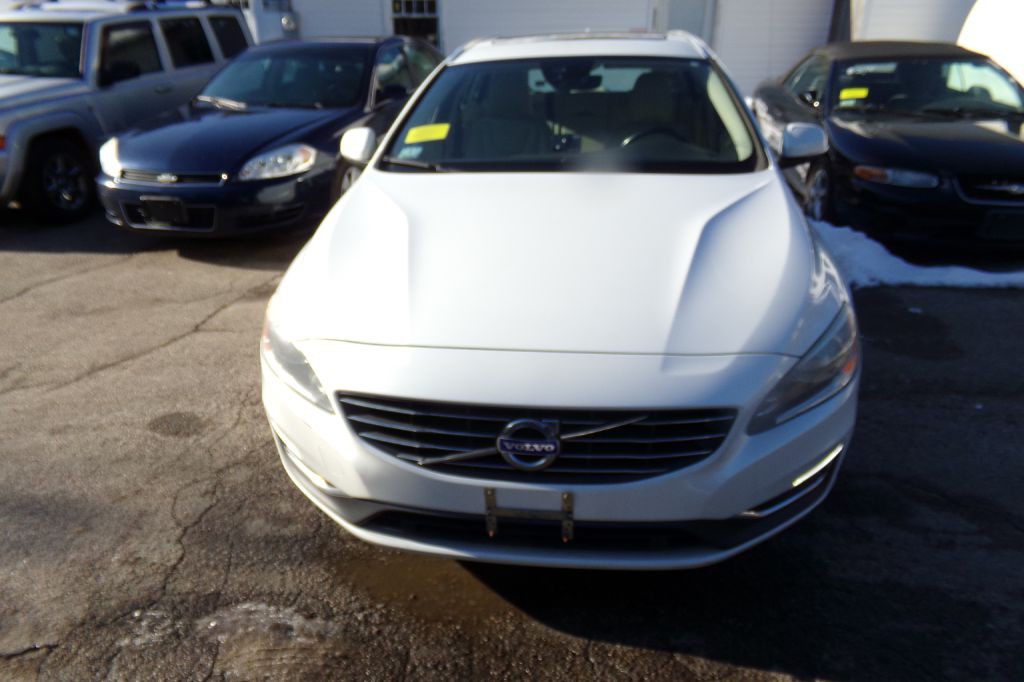 2015 Volvo V60 Image 2