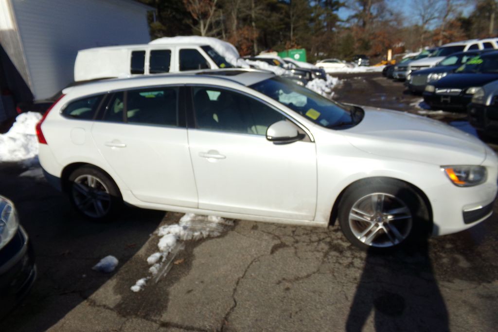 2015 Volvo V60 Image 4
