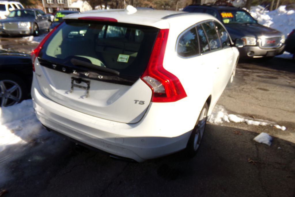 2015 Volvo V60 Image 5