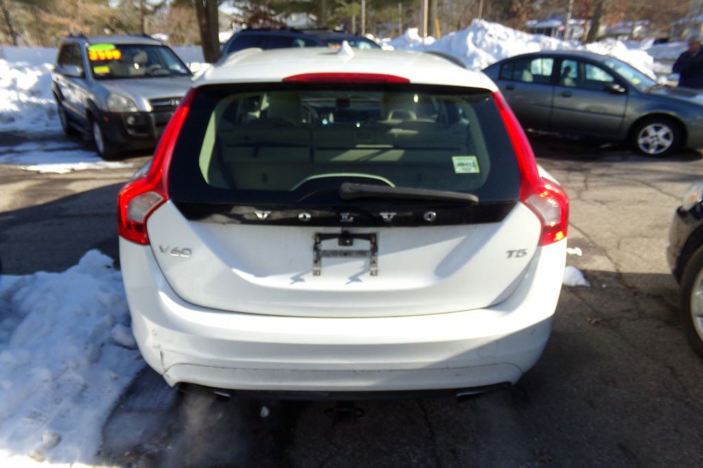 2015 Volvo V60 Image 6