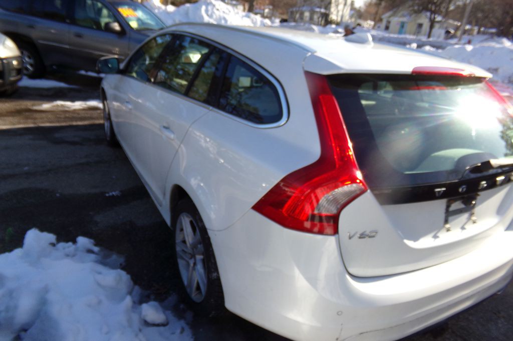 2015 Volvo V60 Image 7