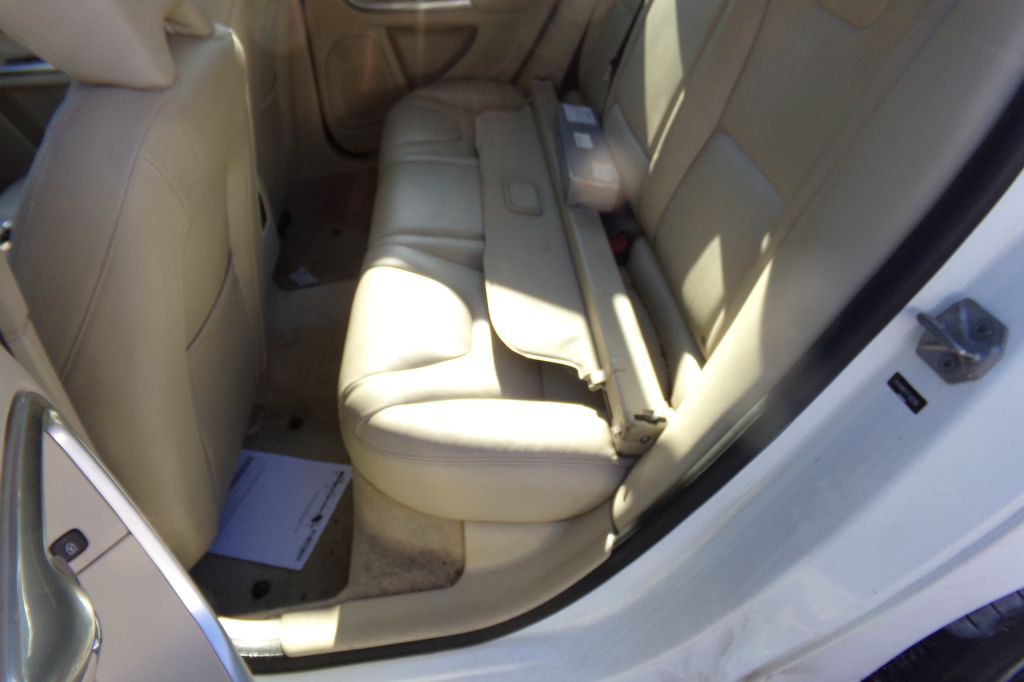 2015 Volvo V60 Image 9