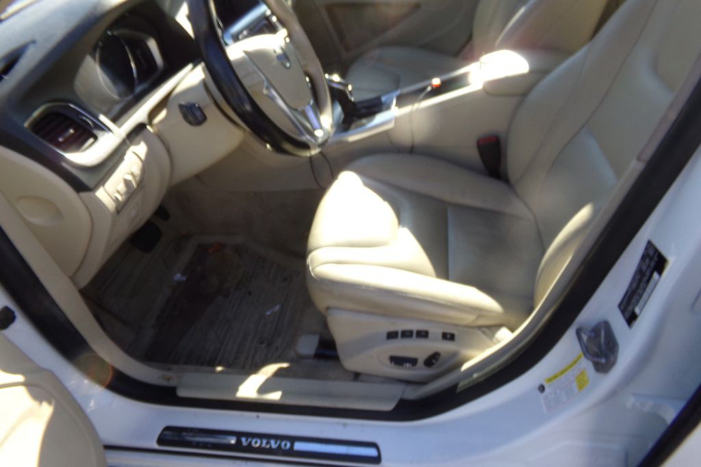 2015 Volvo V60 Image 10