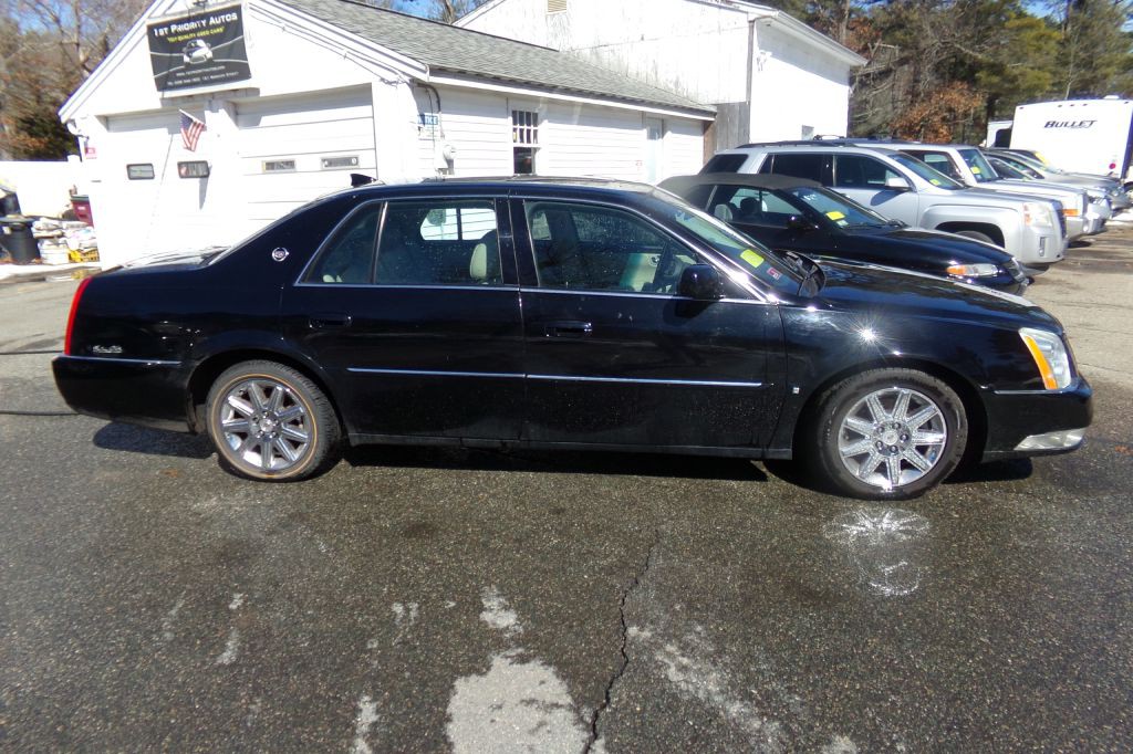 2010 Cadillac DTS Image 4