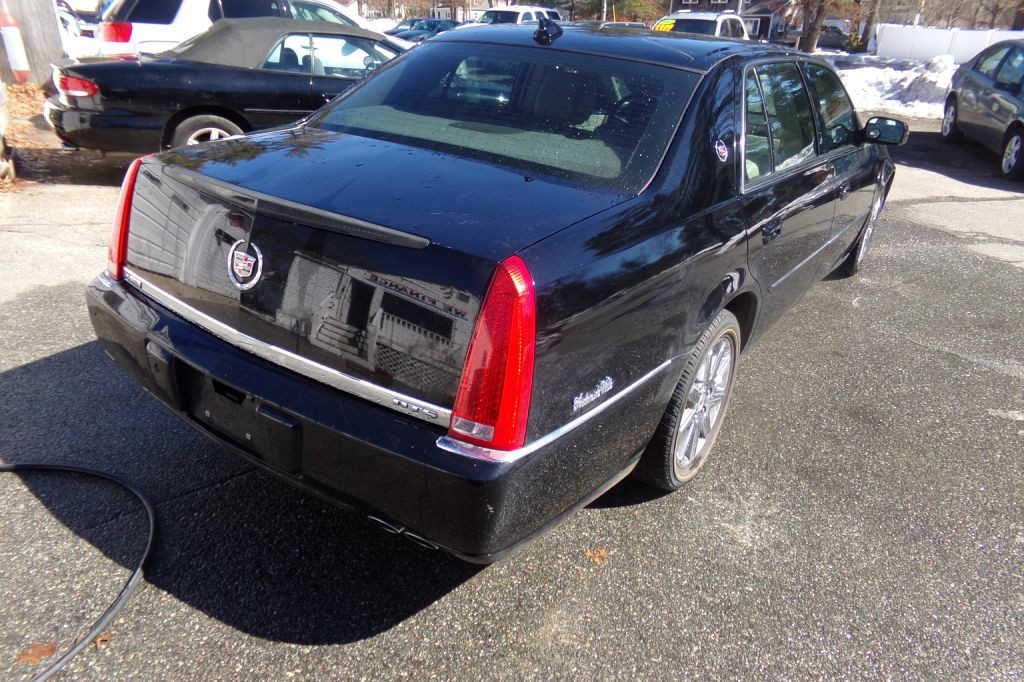 2010 Cadillac DTS Image 5