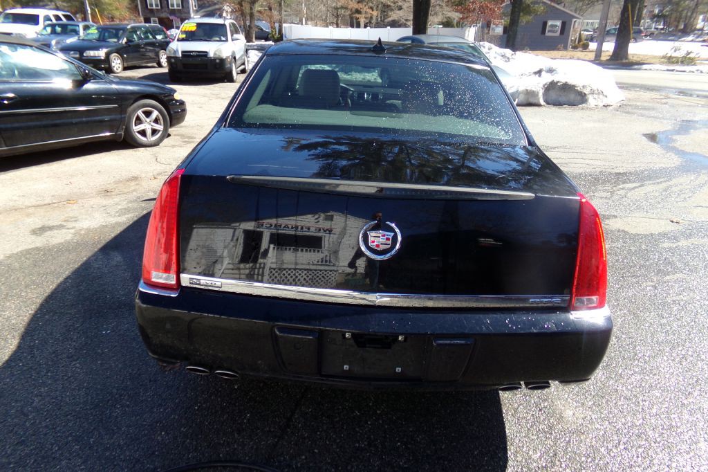 2010 Cadillac DTS Image 6