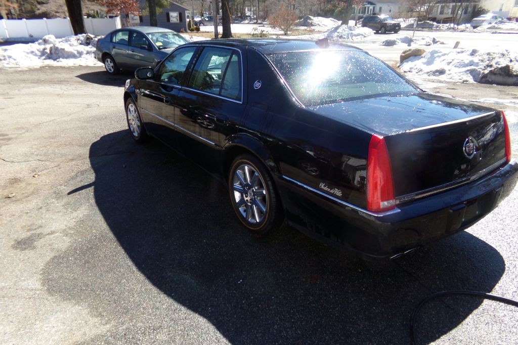 2010 Cadillac DTS Image 7