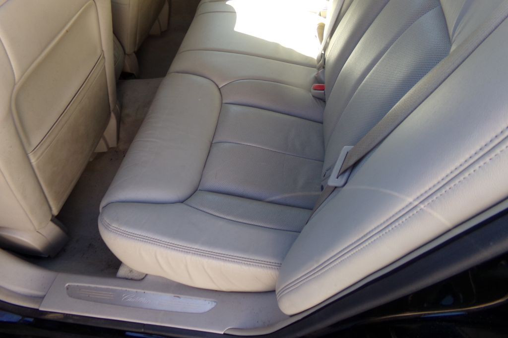 2010 Cadillac DTS Image 9