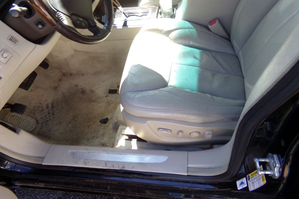 2010 Cadillac DTS Image 10