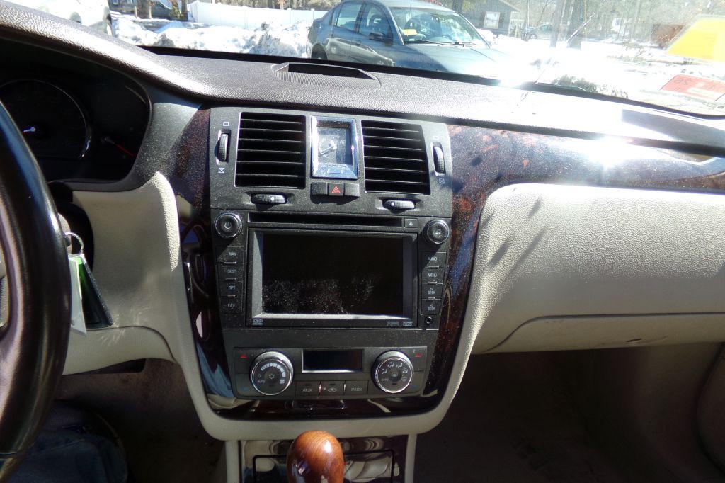 2010 Cadillac DTS Image 11