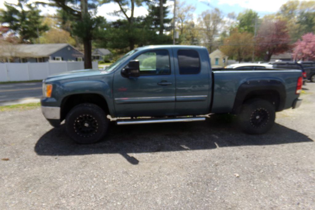 2009 GMC Sierra Image 2