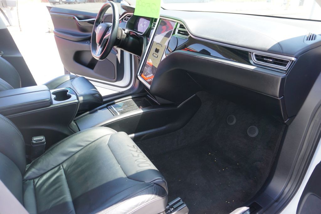 2016 Tesla Model X Image 11