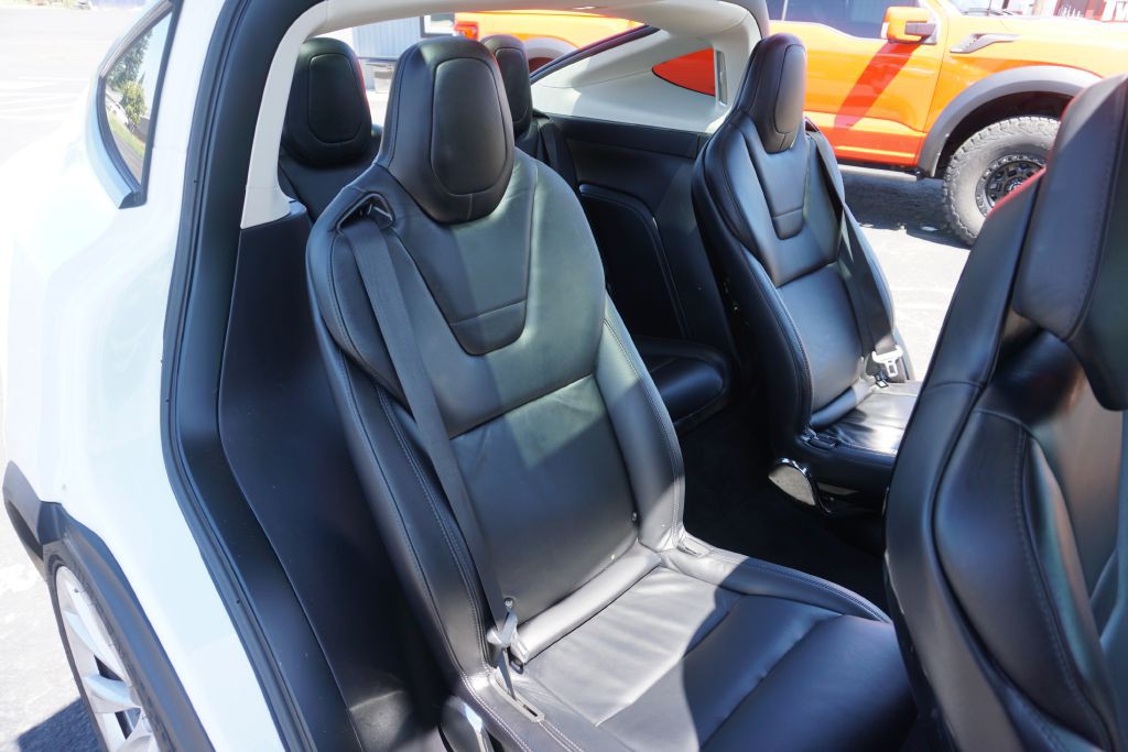 2016 Tesla Model X Image 13