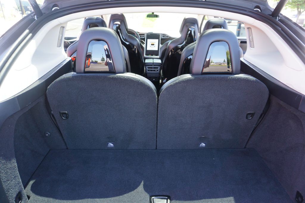 2016 Tesla Model X Image 14