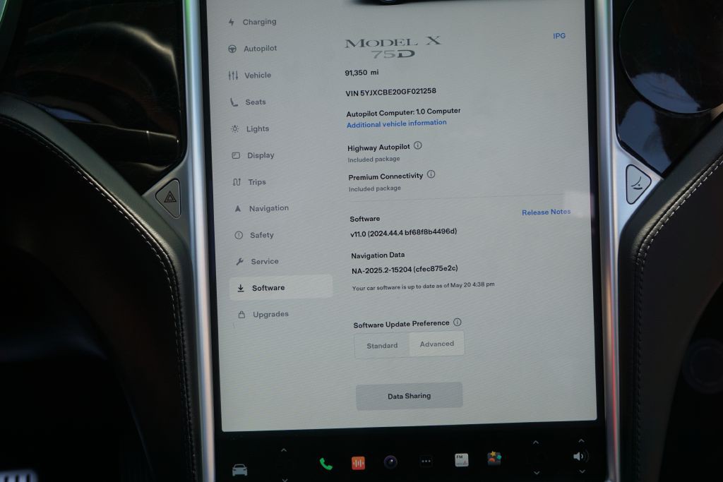 2016 Tesla Model X Image 16
