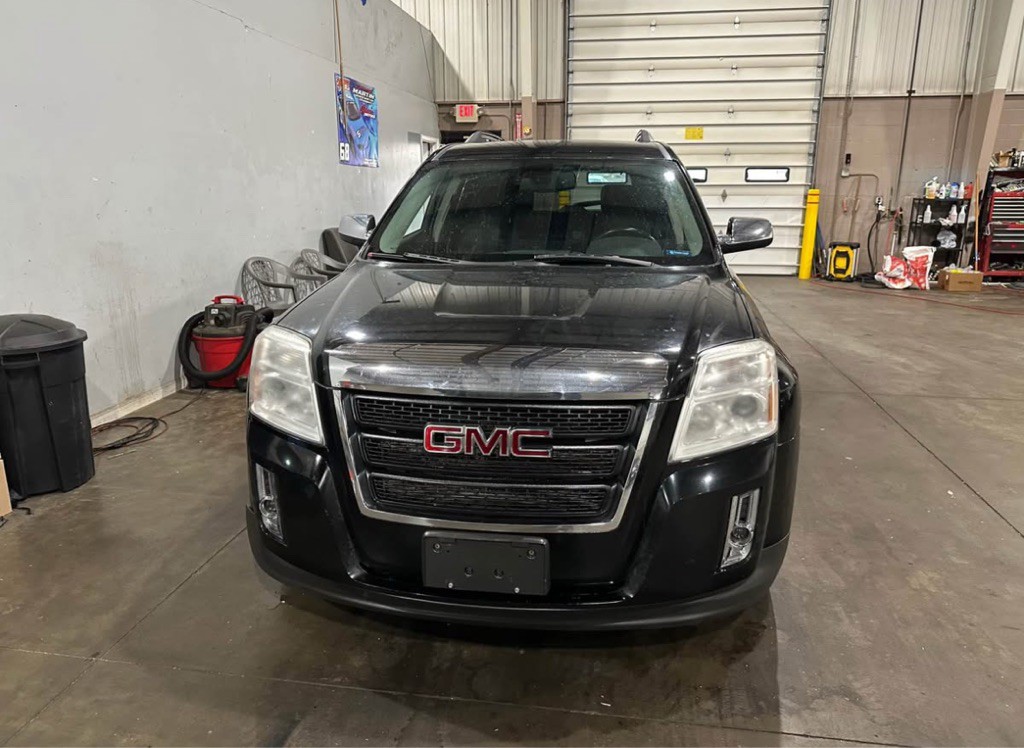 2010 GMC Terrain Image 2