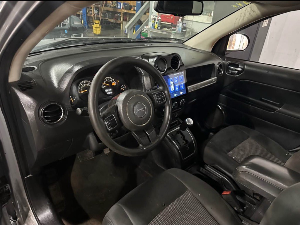 2016 Jeep Compass Image 11