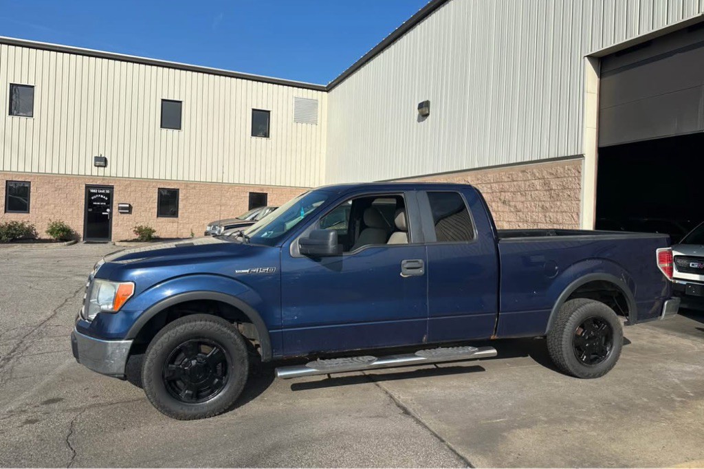 2010 Ford F-150 Image 2