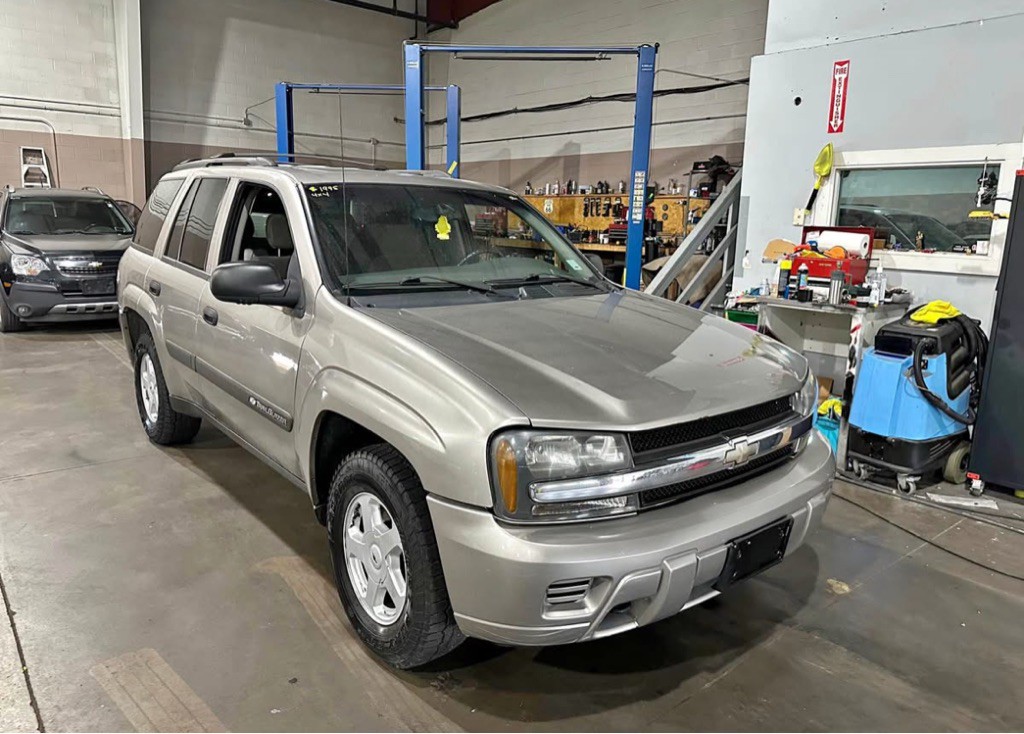 2003 Chevrolet Trailblazer Image 1
