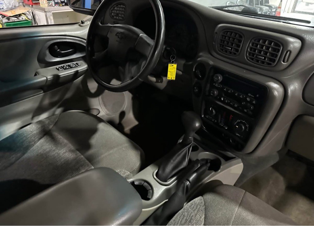 2003 Chevrolet Trailblazer Image 9