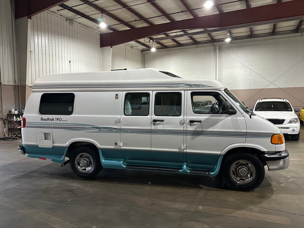 2001 Dodge Ram Van Image 3