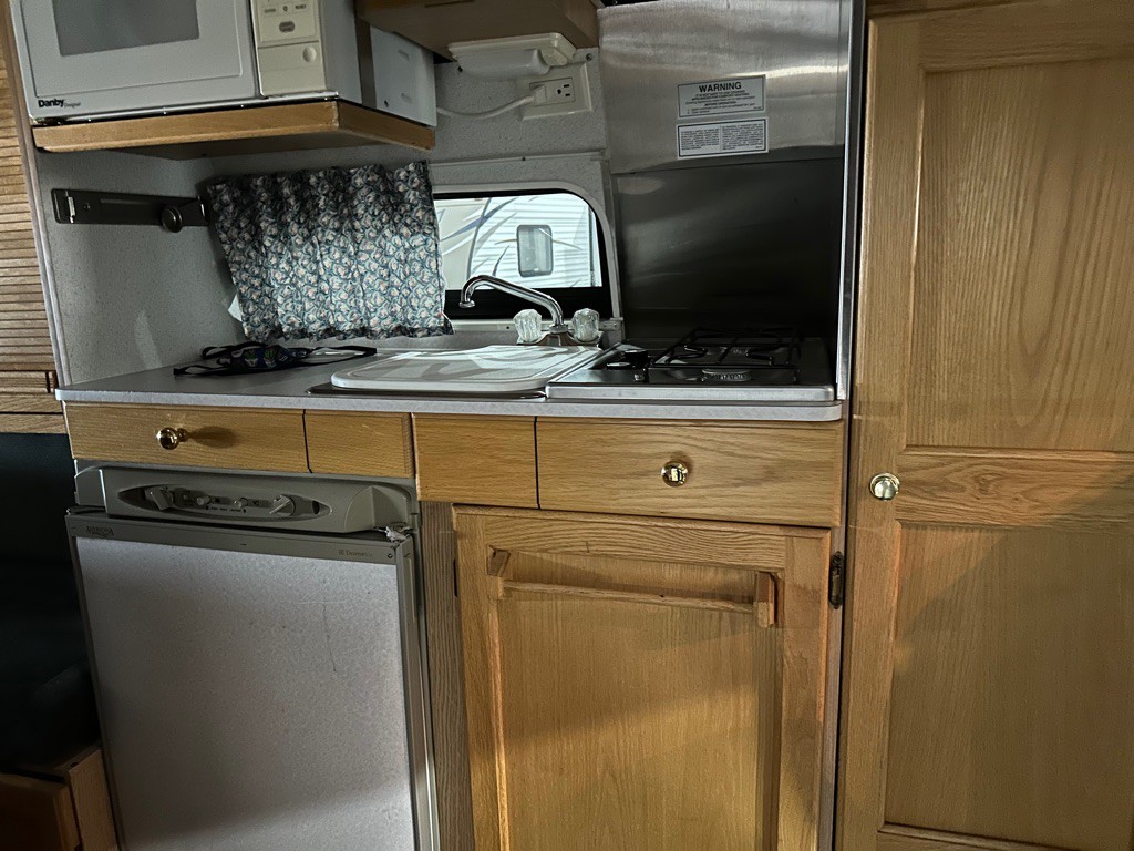 2001 Dodge Ram Van Image 10