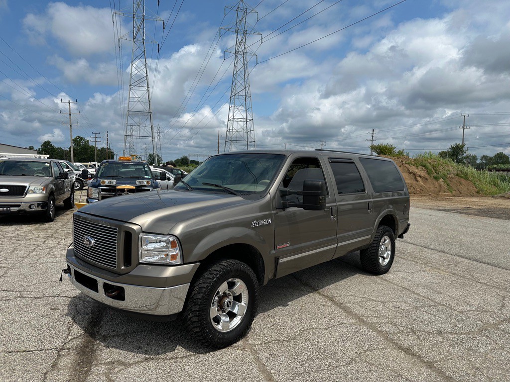 2004 Ford Excursion Image 1