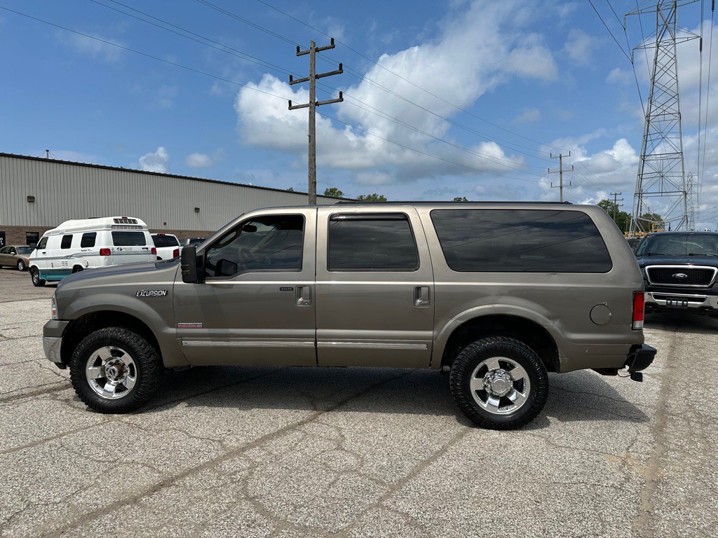 2004 Ford Excursion Image 3