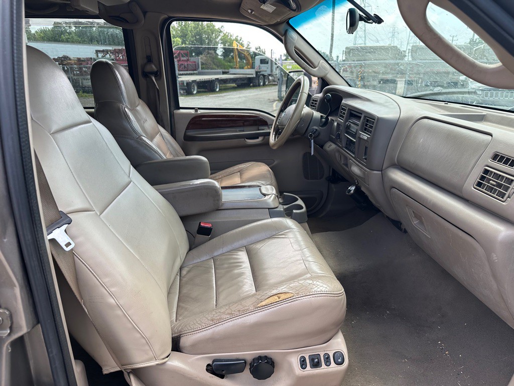 2004 Ford Excursion Image 6