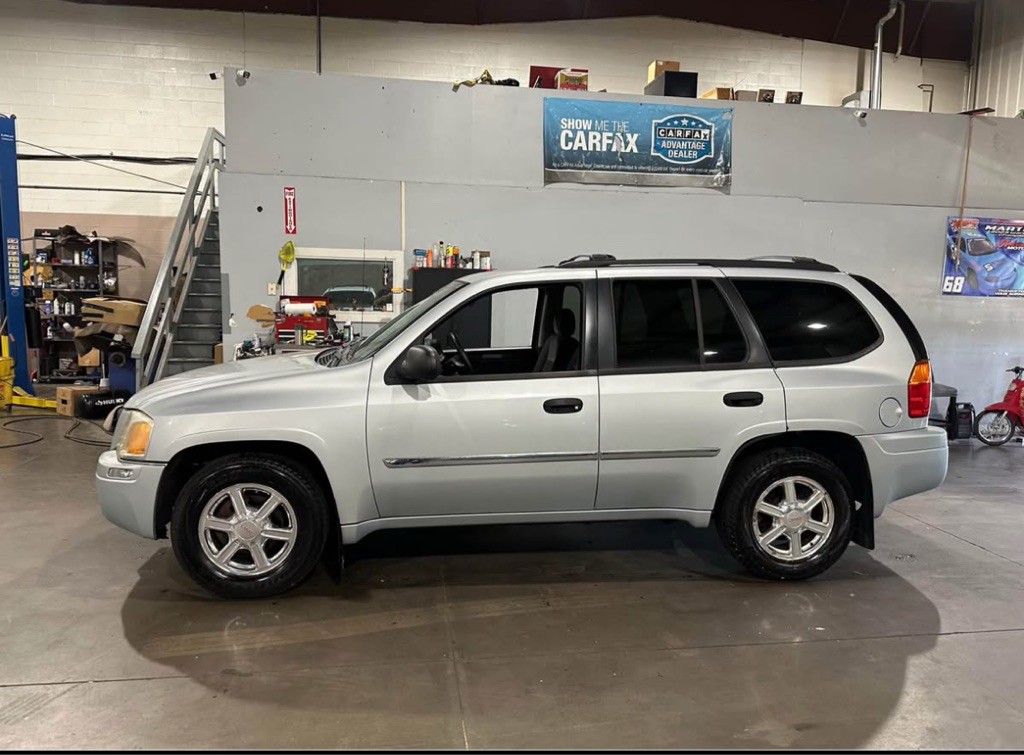 2008 GMC Envoy Image 2