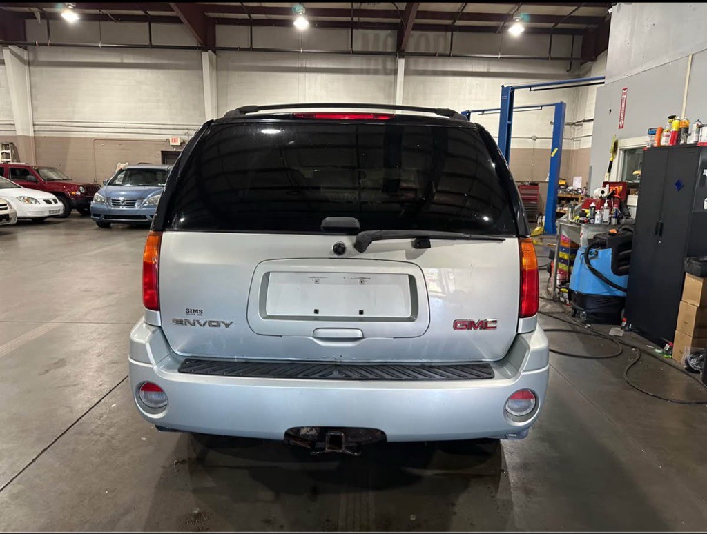 2008 GMC Envoy Image 6
