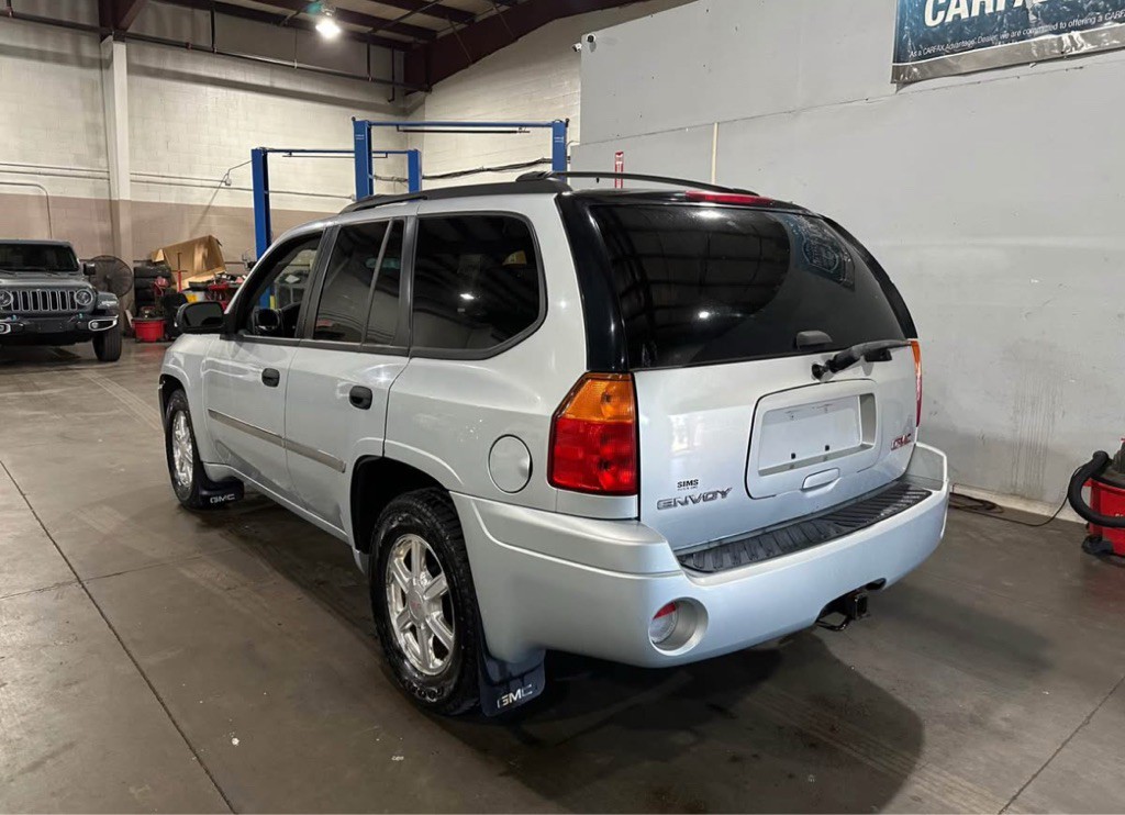 2008 GMC Envoy Image 7