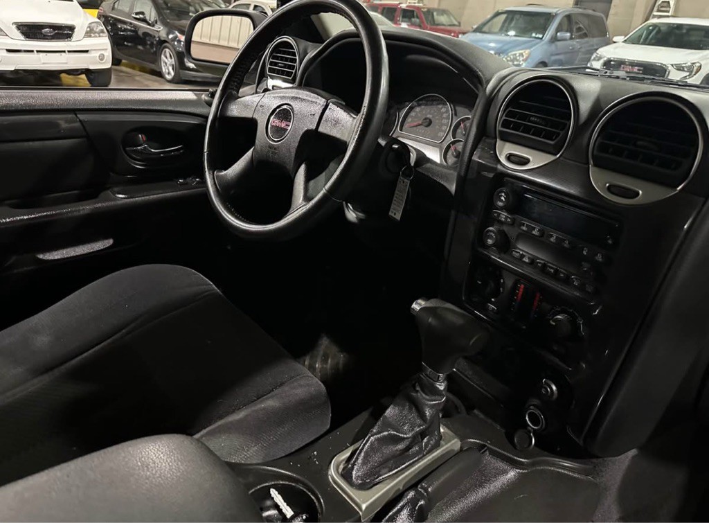 2008 GMC Envoy Image 10