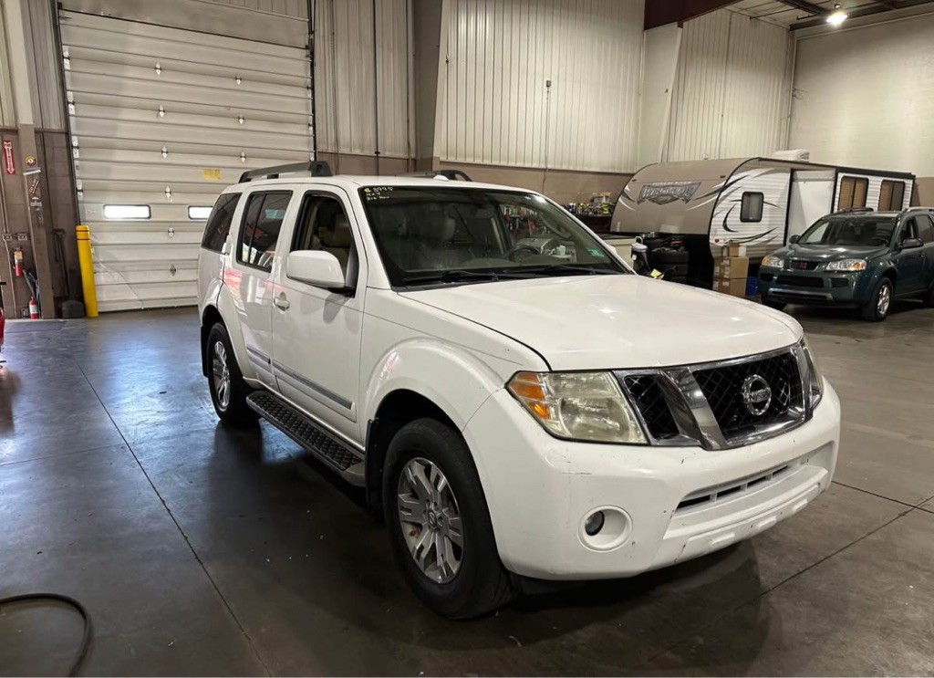 2011 Nissan Pathfinder Image 3