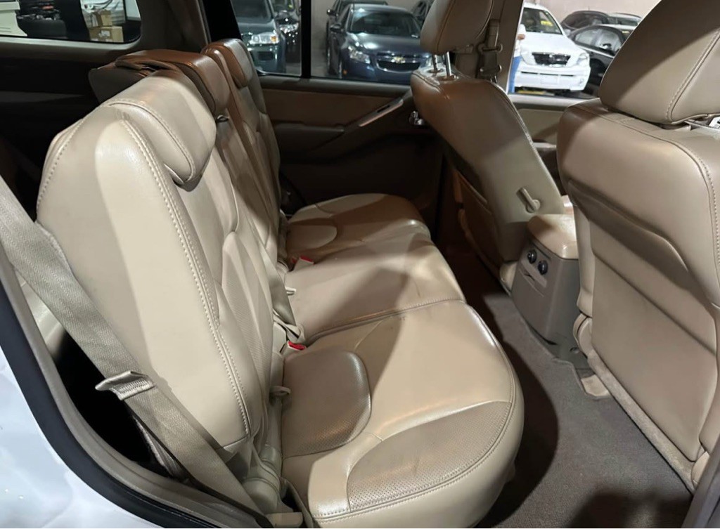 2011 Nissan Pathfinder Image 8