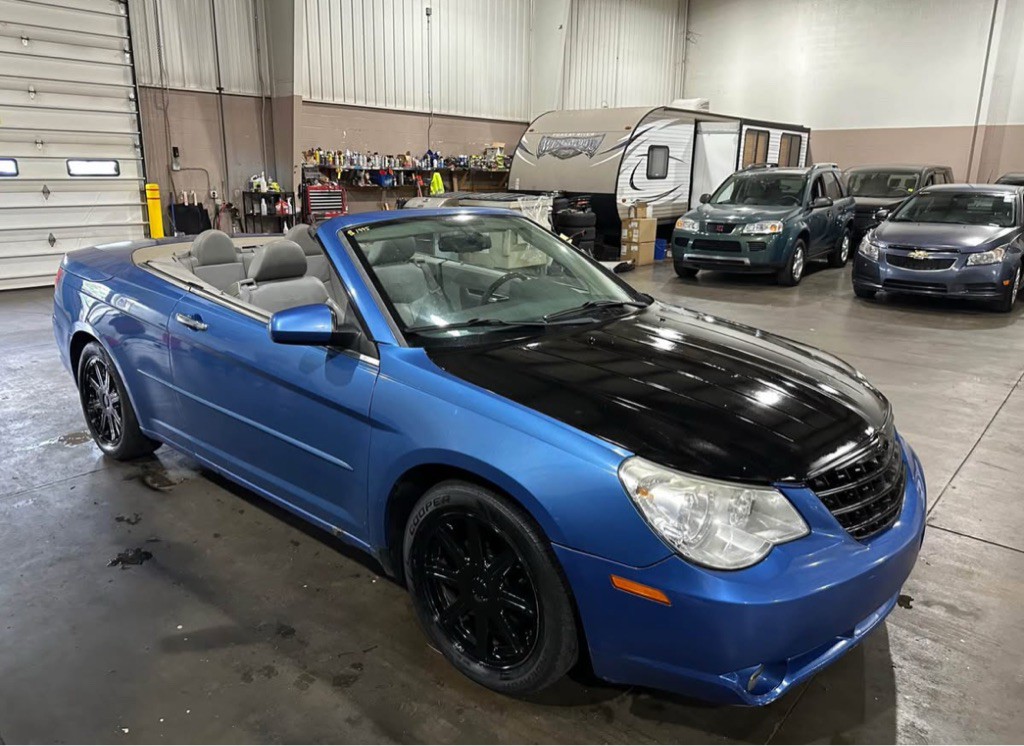 2008 Chrysler Sebring Image 3