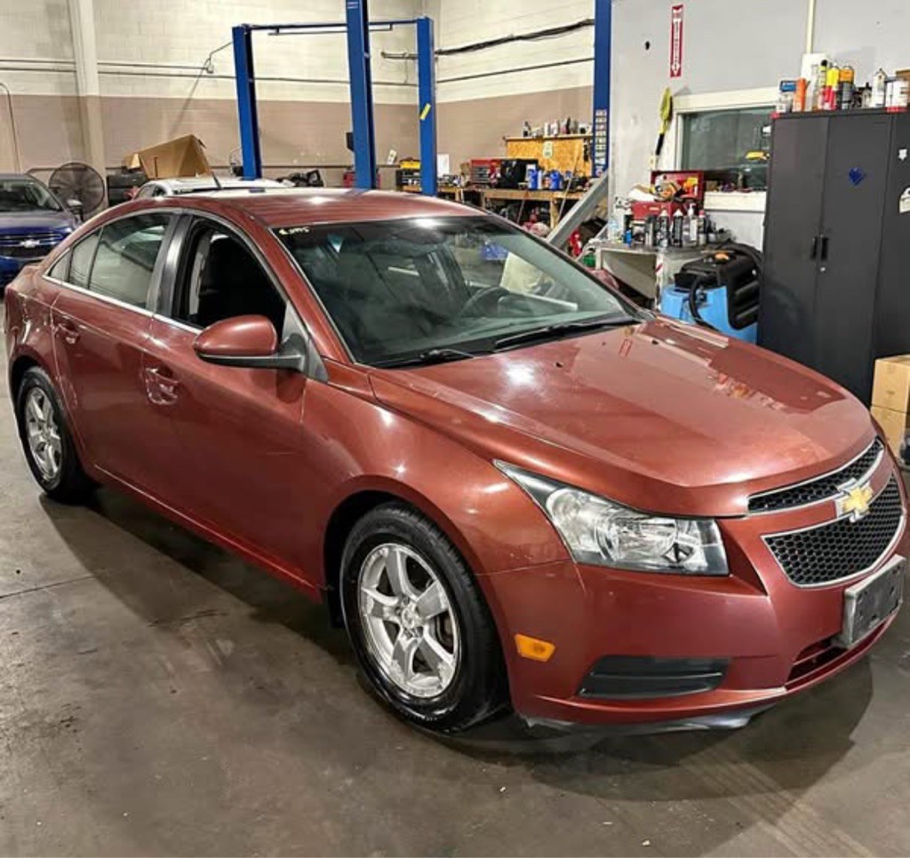 2013 Chevrolet Cruze Image 2