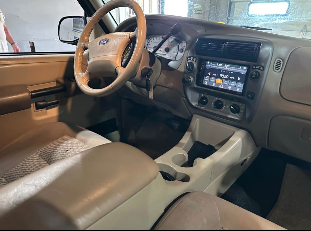 2003 Ford Explorer Image 10
