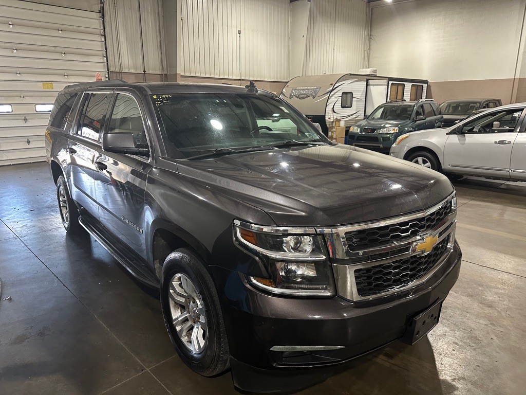 2016 Chevrolet Suburban Image 3