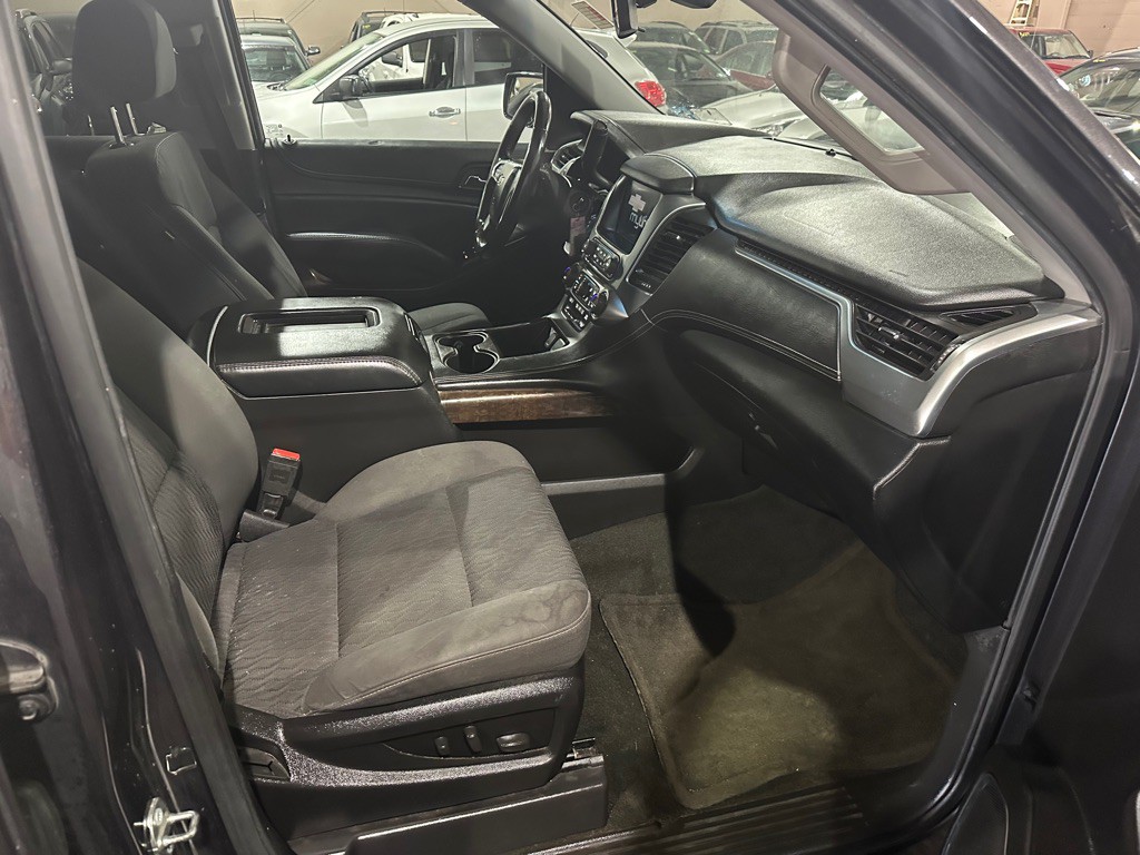 2016 Chevrolet Suburban Image 4