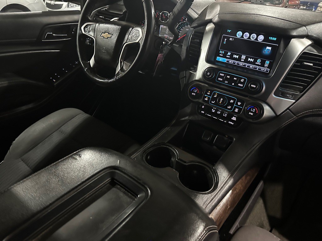 2016 Chevrolet Suburban Image 5