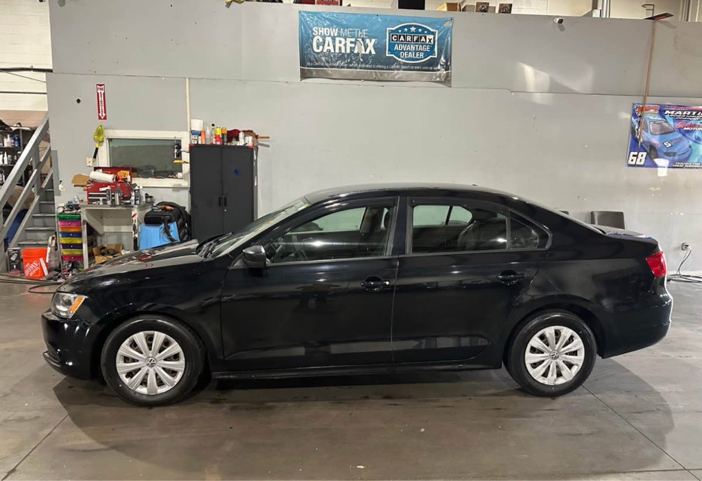 2012 Volkswagen Jetta Image 2