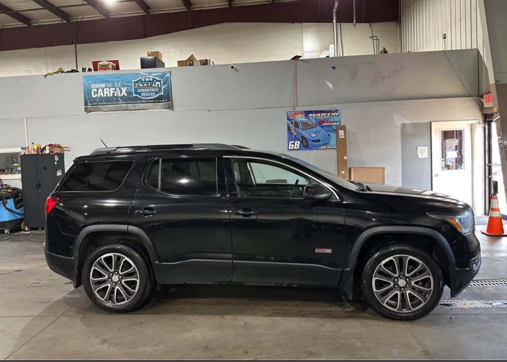 2018 GMC Acadia Image 2