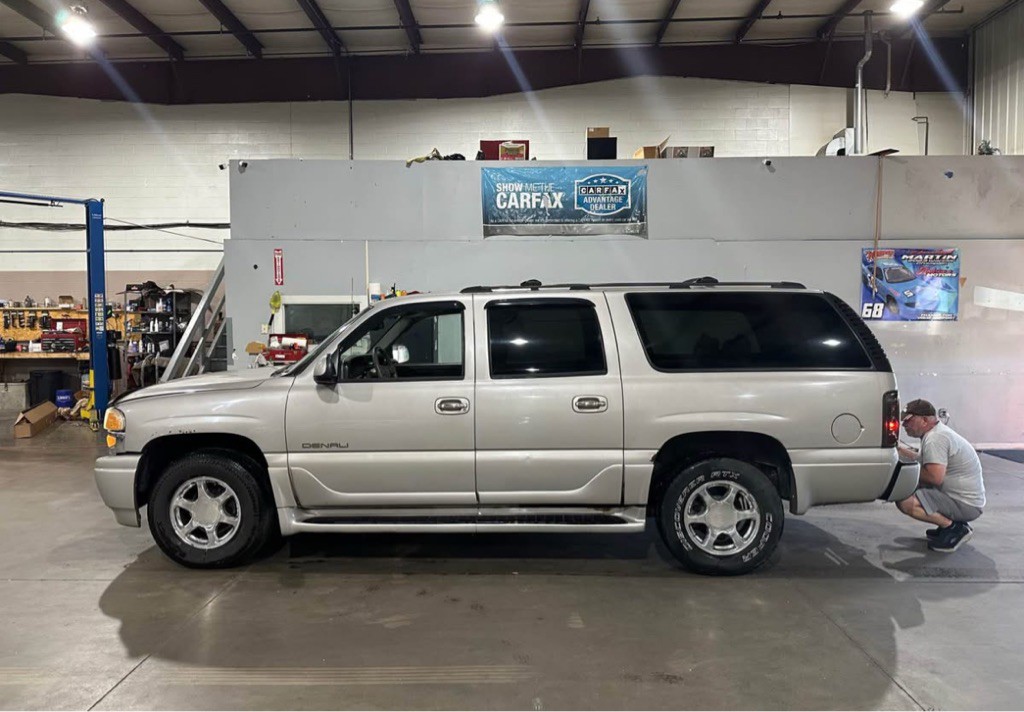 2004 GMC Yukon Image 3